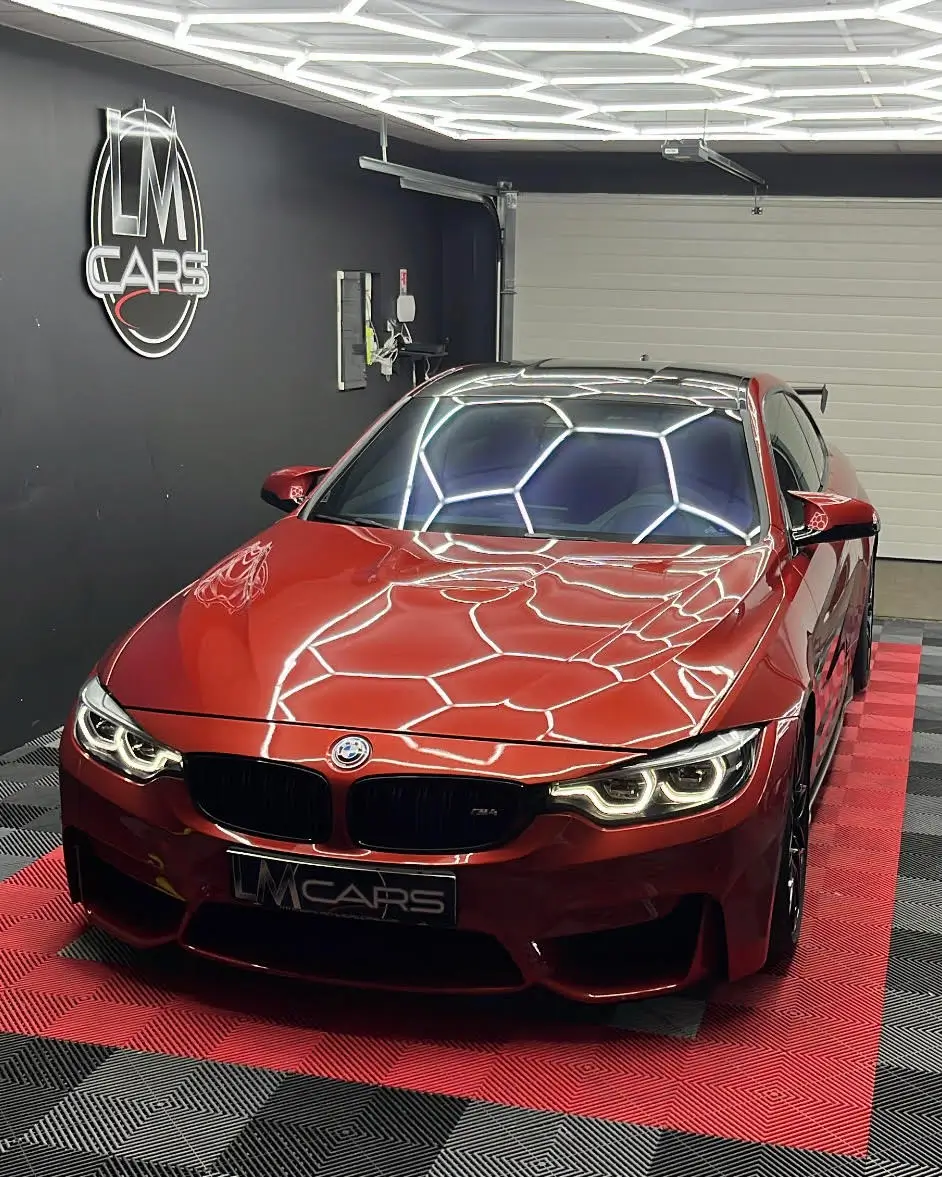 M4 ORANGE Vente de voiture premium à Châteaubernard